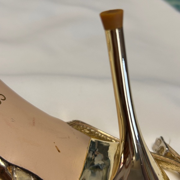 Size 9 brand new, beautiful gold sandals - Picture 3 of 8